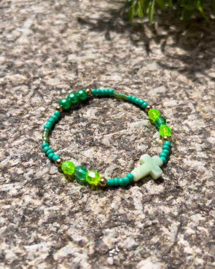 Perlenarmband-Glaubensfunke-in-gruen-Liebeslicht-Perlenzauber