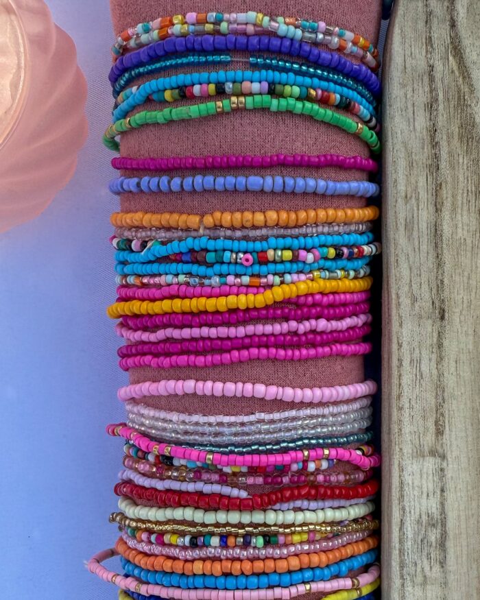 Verschiedene Farben – einfaches Perlenarmband