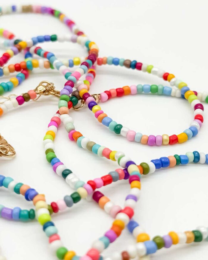 Bunte Perlenkette aus Glasperlen – Farbenfreude zum Tragen