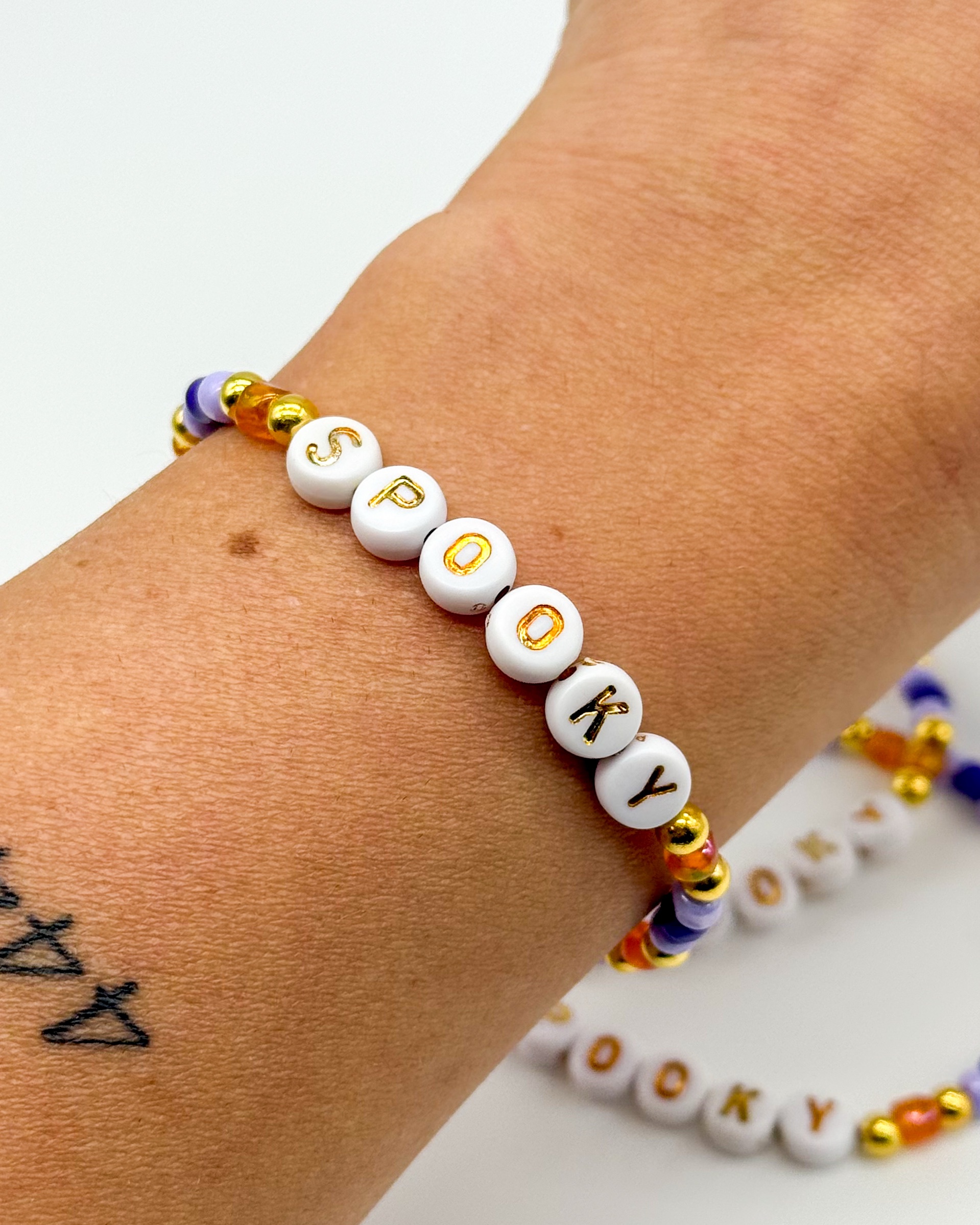 Golden Spooky – Halloween-Edition Perlenarmband – Bild 2