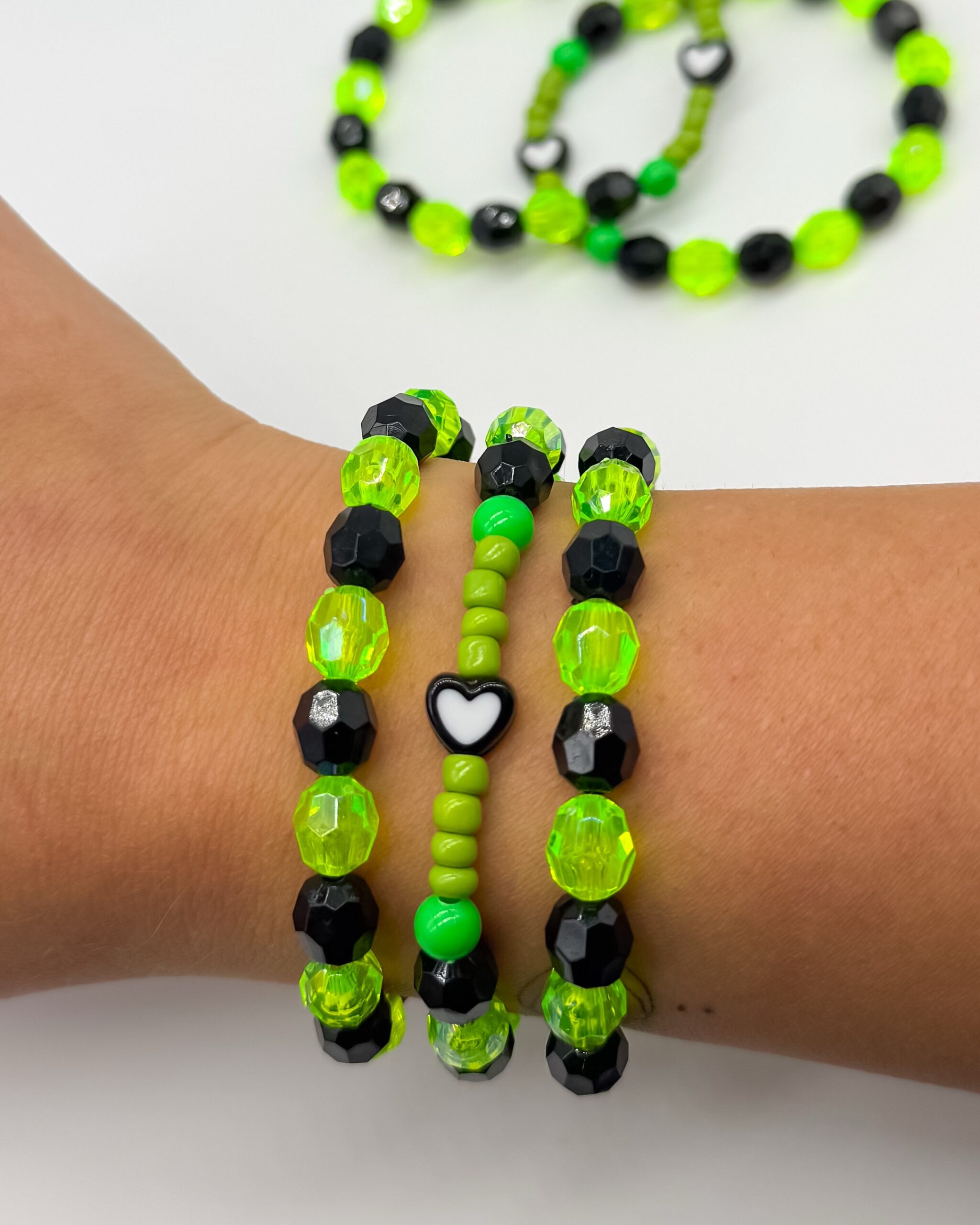 Beetlejuice Heart  – Halloween-Edition – Perlenarmband – Bild 2