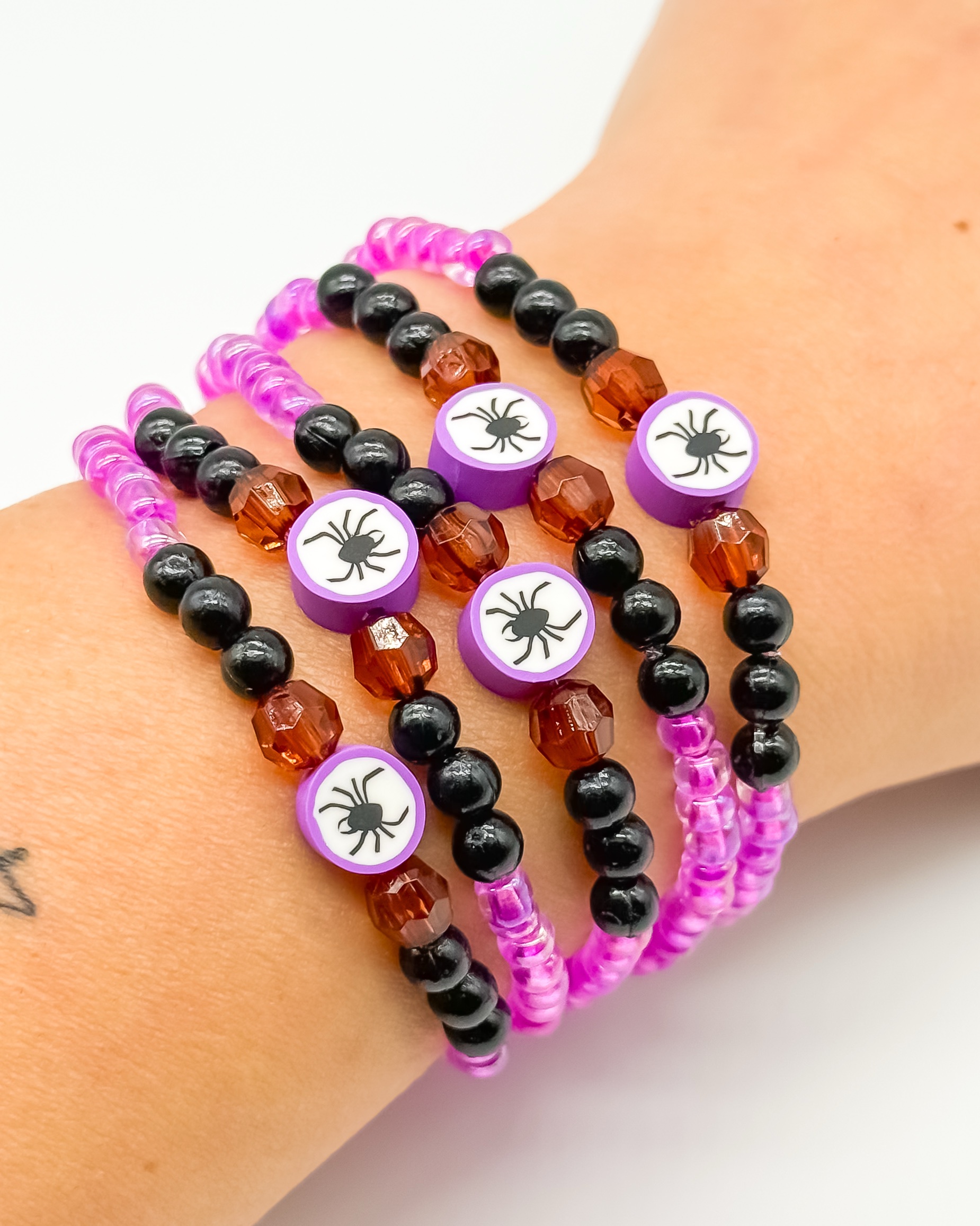 Lila Spiderdream – Halloween-Edition – Perlenarmband – Bild 2