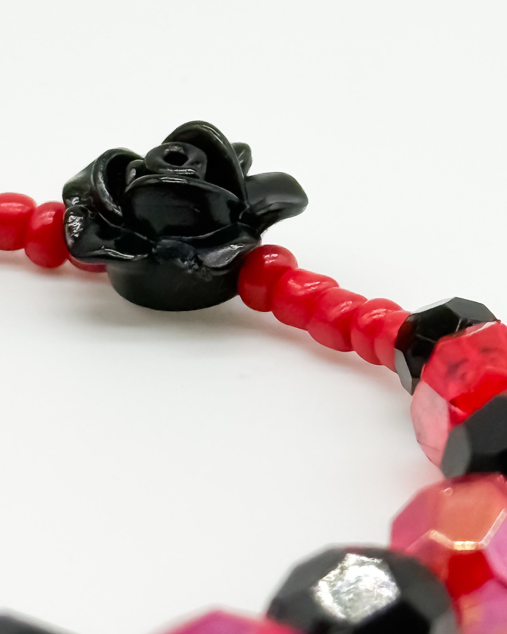 Schwarze Rose – Halloween-Edition – Perlenarmband – Bild 4