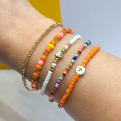 Armband-Stack mit Herzarmband, Glitzerarmband und bunten Perlen – 5-teiliges Set