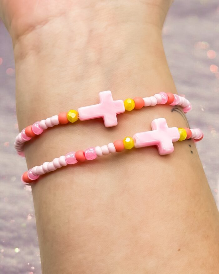 Glaubensfunke – Perlenarmband mit Kreuz in verschiedenen Ausführungen