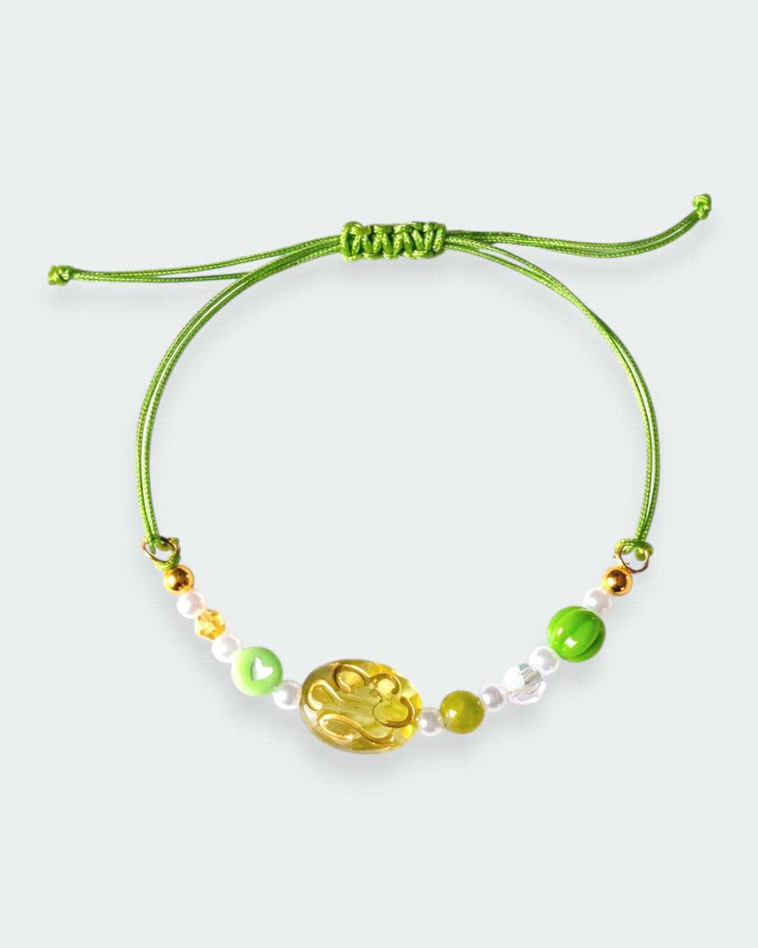 Handmade Perlenarmband grün mit Herz – stilvolle Herzenergie Kollektion von Liebeslicht
