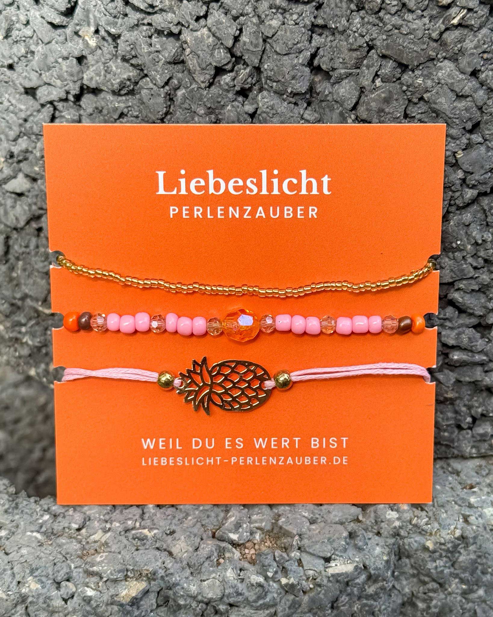 Ananas-Vibes-Perlenarmband-Charm-Set-Liebeslicht-Perlenzauber-rosa-orange-handgemacht-in-Bayern