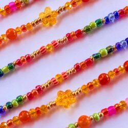 Goldene Blütenstunde – Perlenarmband mit Karabinerverschluss - Thumbnail Image 4
