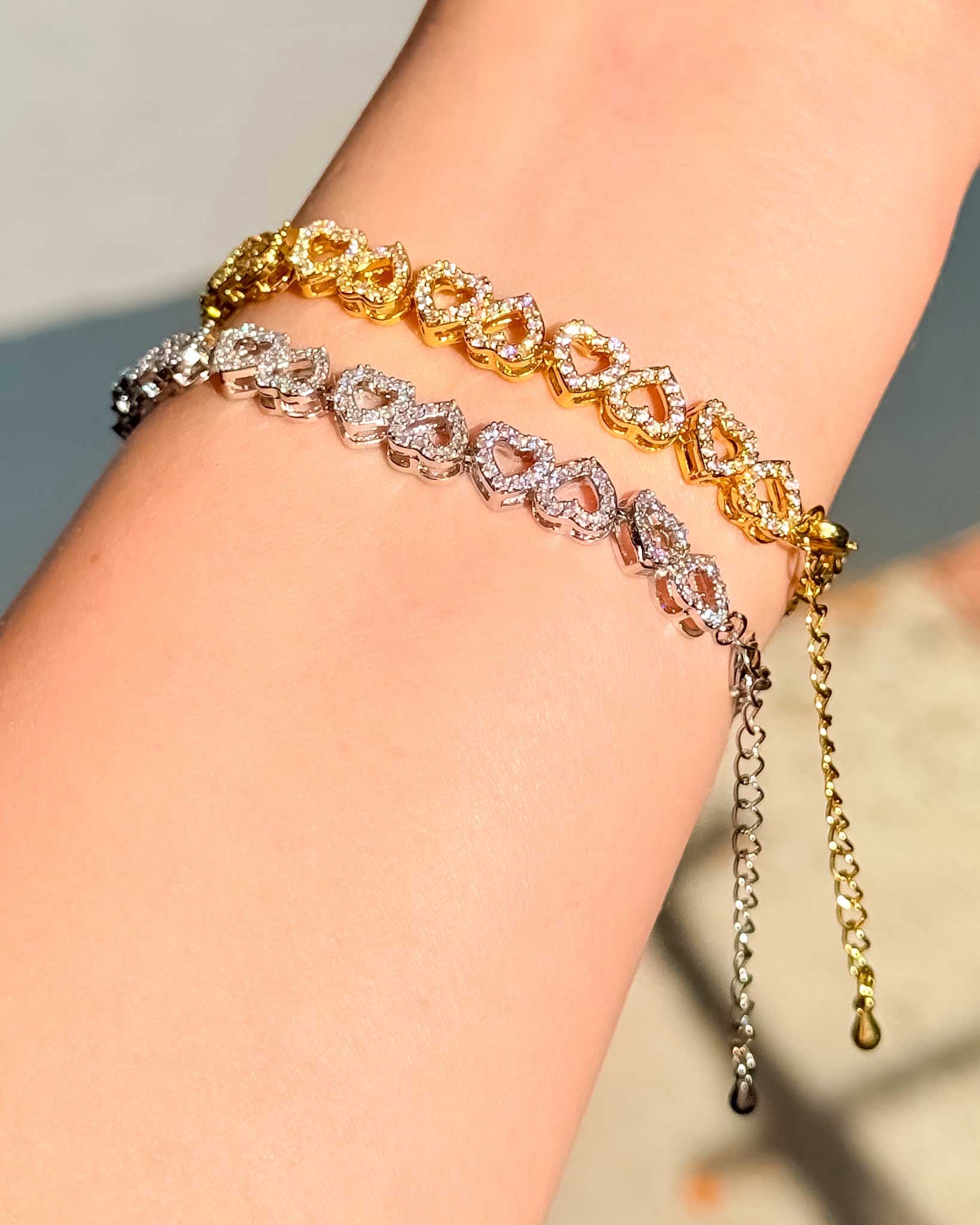 Herzfunkeln – Glitzer-Herzarmband in Gold oder Silber – Bild 2