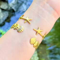 Seesternliebe – goldfarbener biegsamer Armreif aus Edelstahl - Thumbnail Image 4