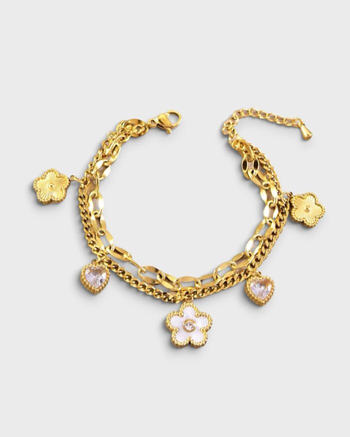 Golden Crush – Edelstahl-Armband mit Herz- & Blumencharms