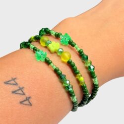 Blütentraum – grünes, verspieltes Perlenarmband in zwei Designs - Thumbnail Image 3