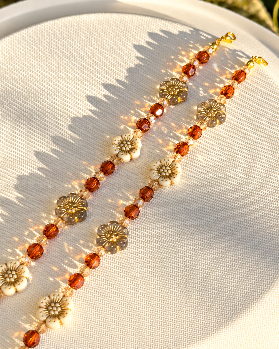 Herbstblumensonne – verstellbares Perlenarmband mit Edelstahlverschluss – Bild 5