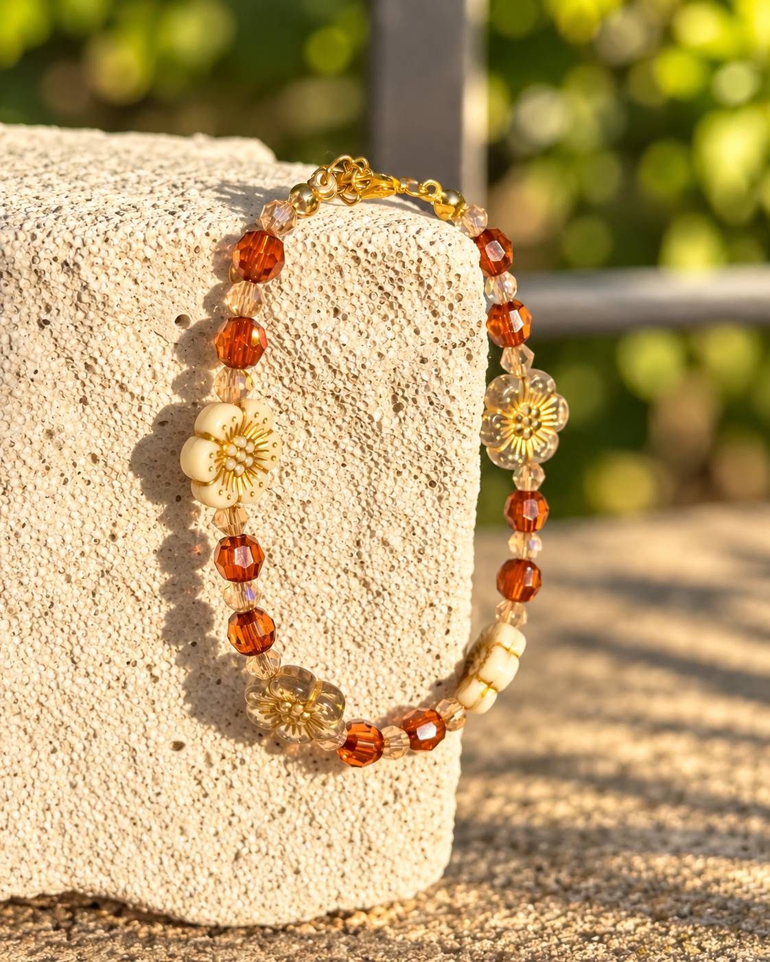Herbstblumensonne – verstellbares Perlenarmband mit Edelstahlverschluss – Bild 3