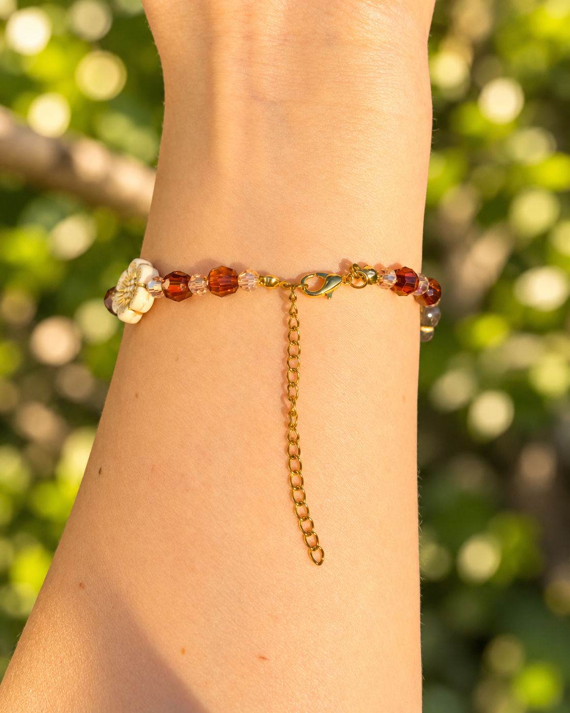 Herbstblumensonne – verstellbares Perlenarmband mit Edelstahlverschluss – Bild 4