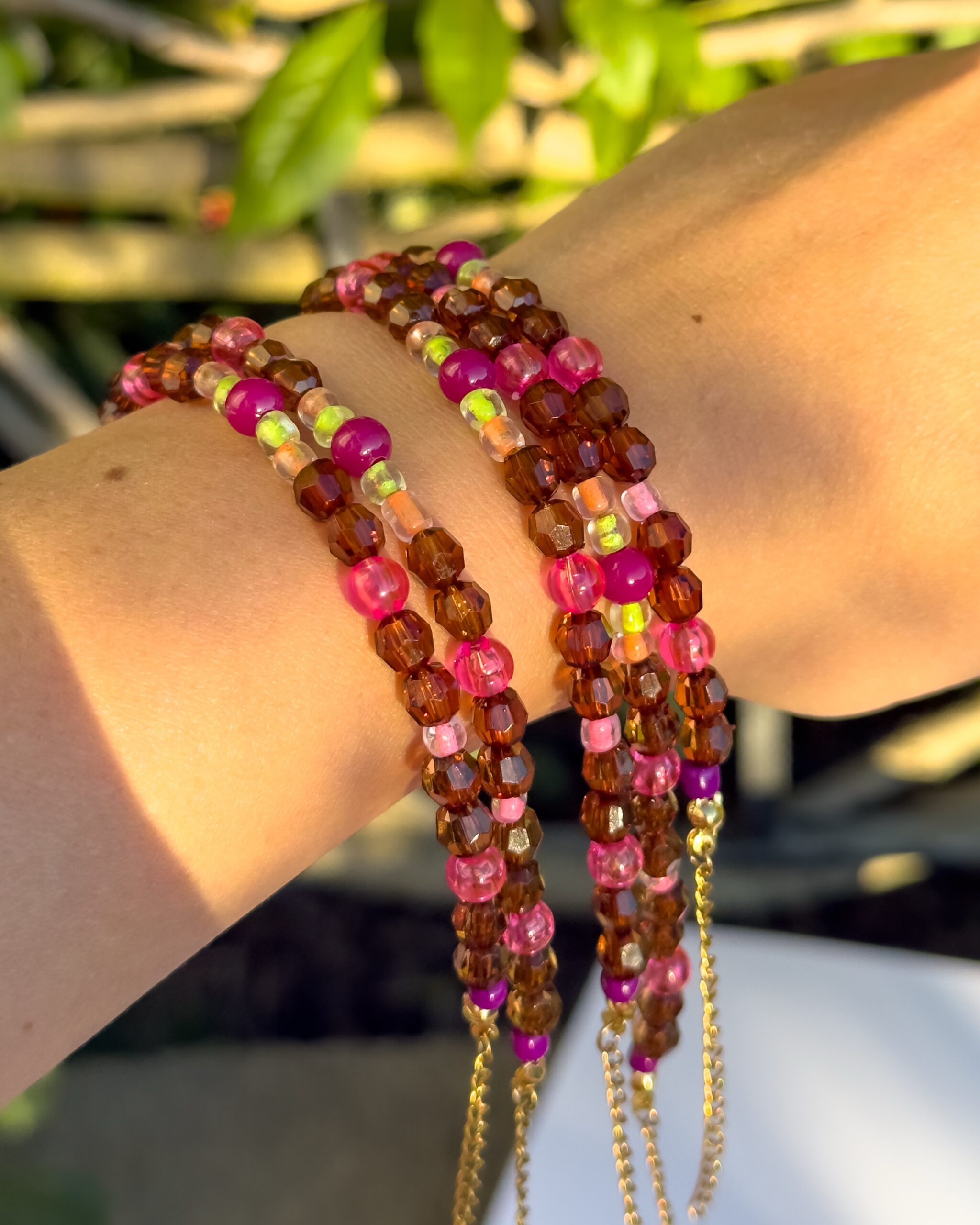 Pinkes Herbstglühen – verstellbares Perlenarmband – Bild 2