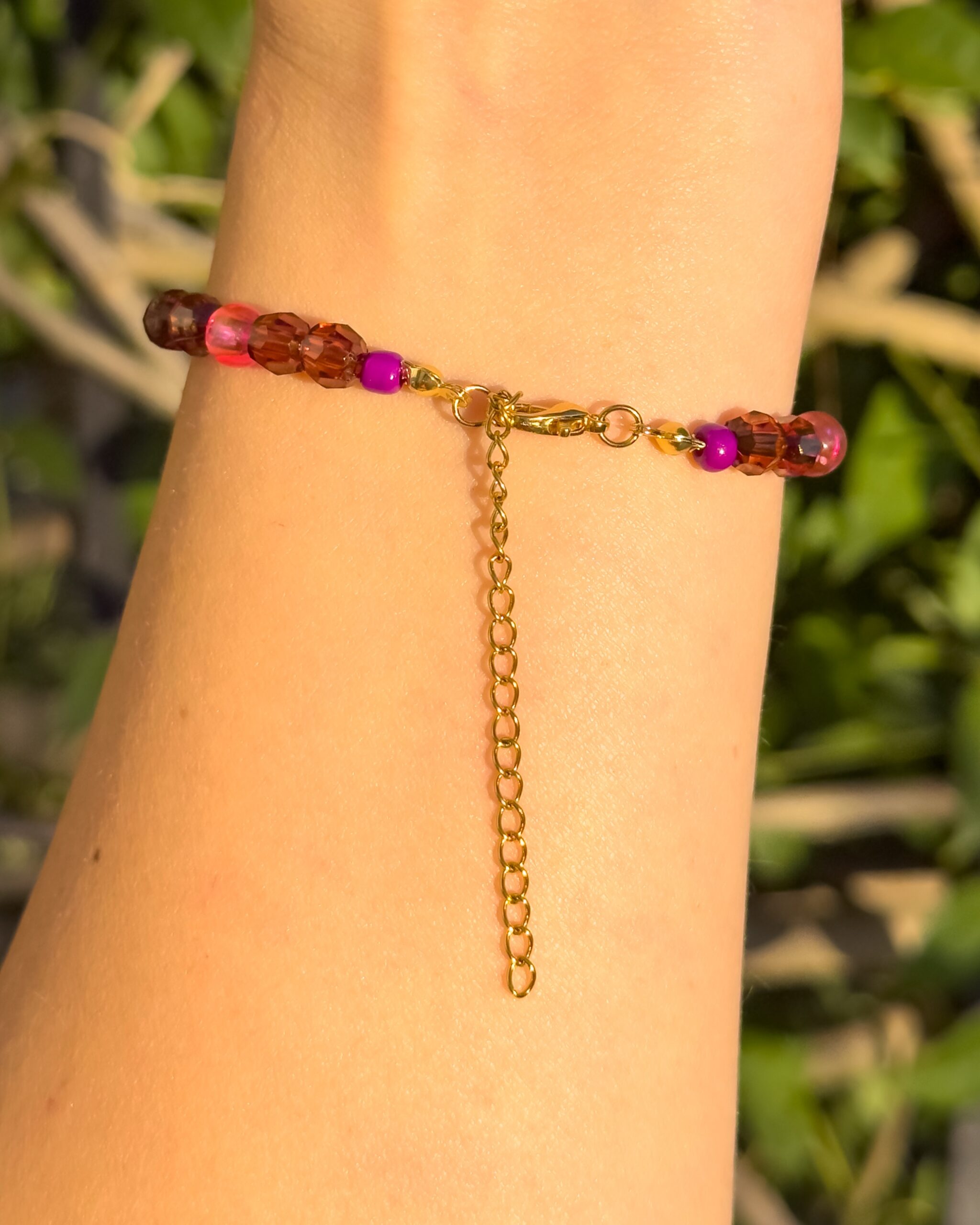 Pinkes Herbstglühen – verstellbares Perlenarmband – Bild 3