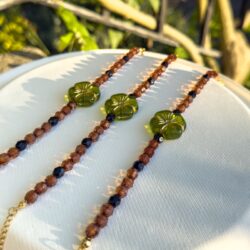 Grünes Waldblümchen – verstellbares Perlenarmband - Thumbnail Image 4
